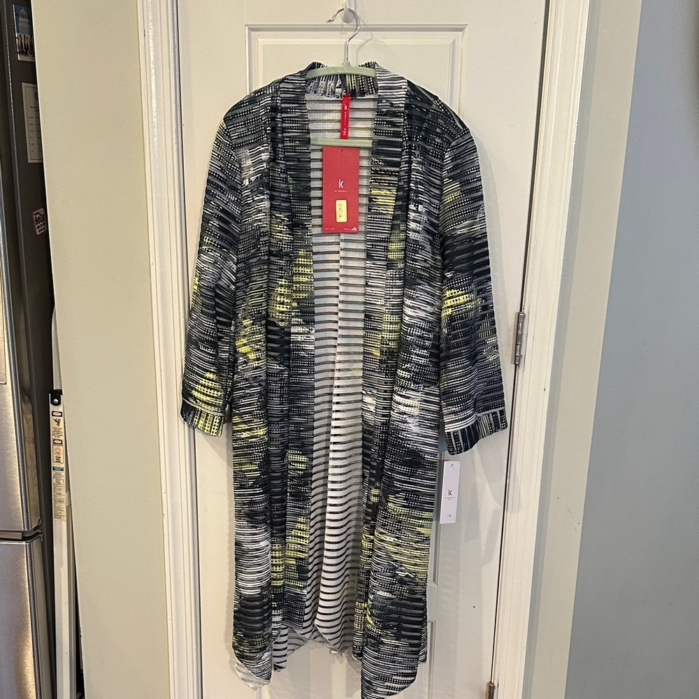 Stylish Women's Black and Yellow Cape